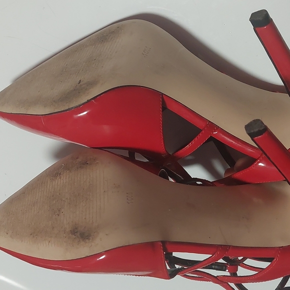 Guess open back ankle strap pumps in red with 4.5 inch heels - Picture 6 of 6